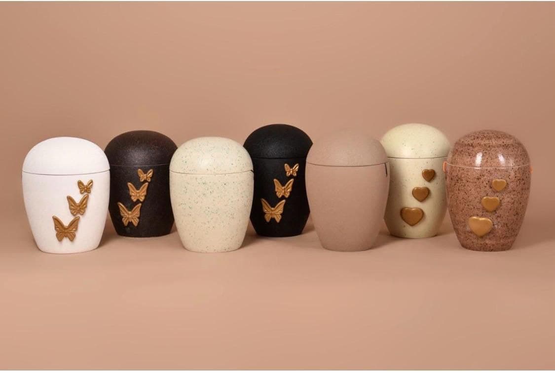 Лінійка меморіальних урн у кількох оздобленнях